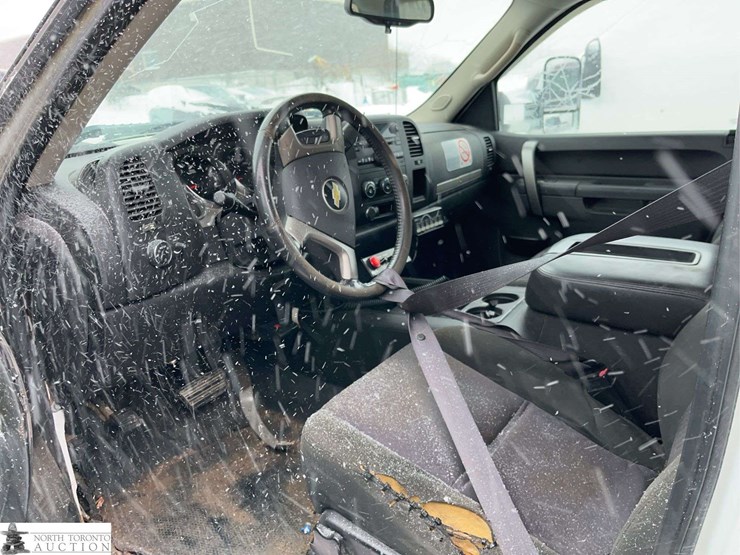 2011-chevrolet-k2500-image-19