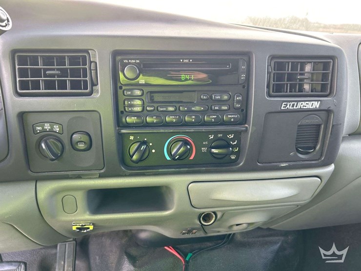 2005-ford-excursion-image-15