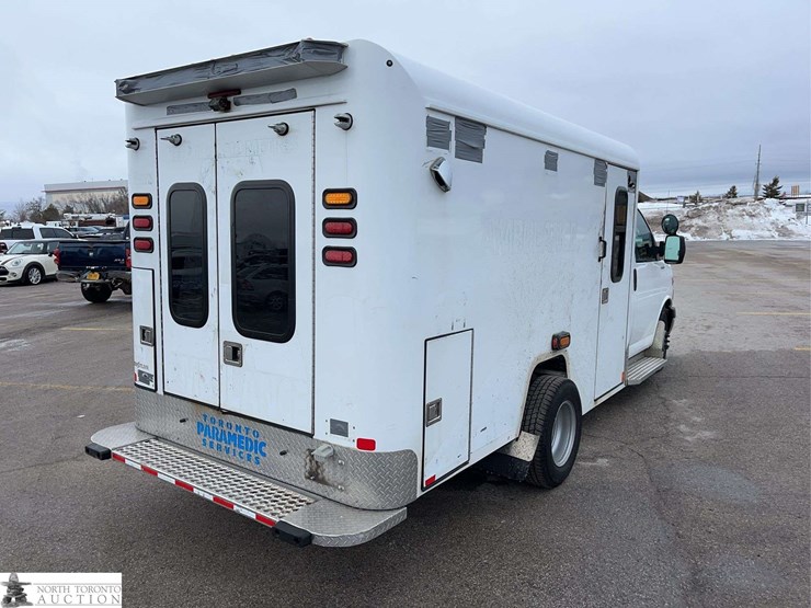 2016-chevrolet-express-g3500-image-3