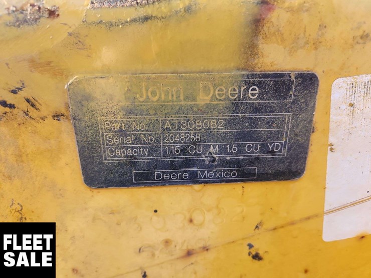 2015-deere-410l-image-32