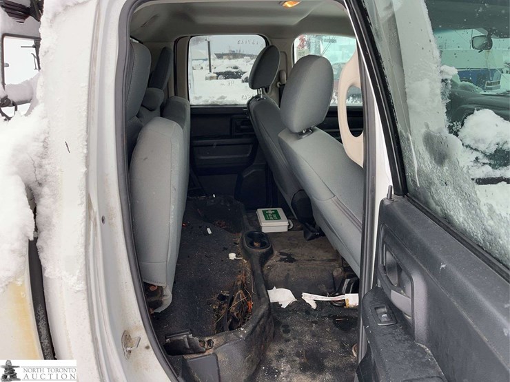 2014-dodge-1500-image-26