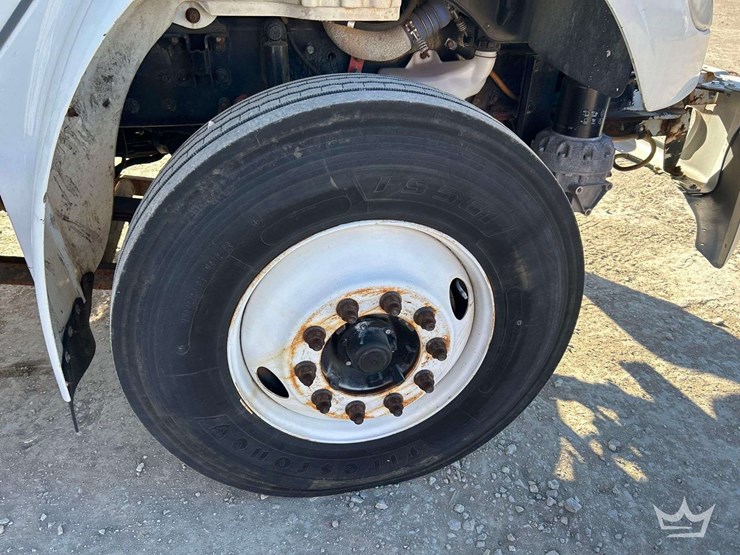 2013-freightliner-m2-bucket-truck-image-44