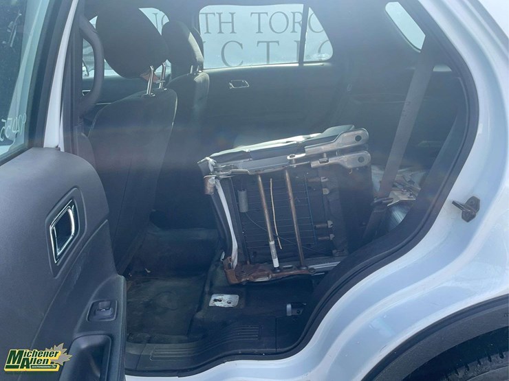 2014-ford-explorer-image-28