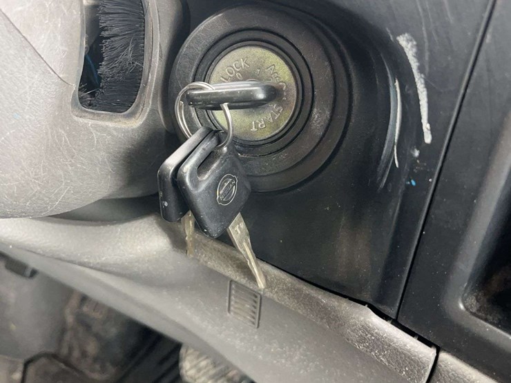 2012-nissan-nv2500hd-image-19