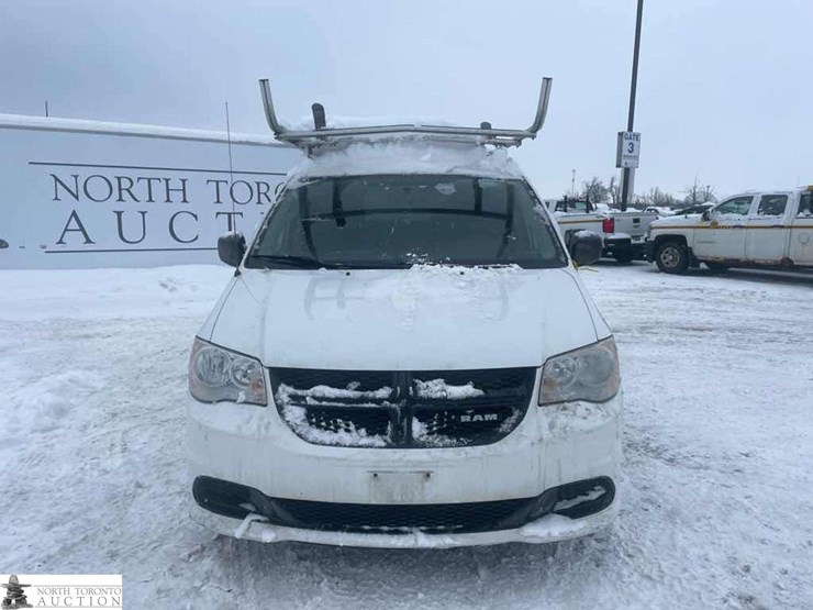 2015-ram-tradesman-image-2