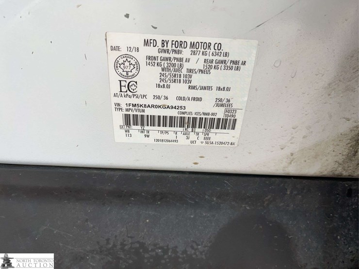 2019-ford-explorer-image-14