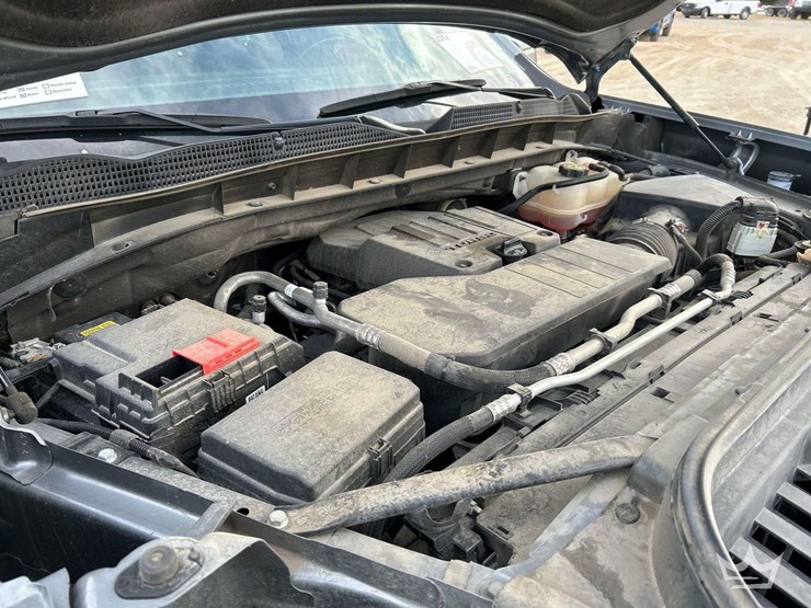 2023-gmc-sierra-elevation-crew-cab-4x4-pick-up-truck-image-9