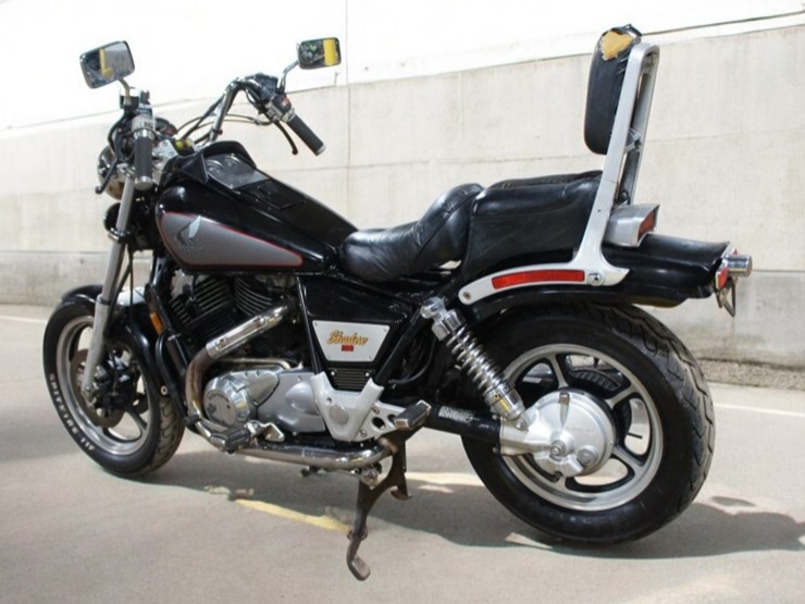 1986-honda-shadow-vt1100-motorcycle-image-6