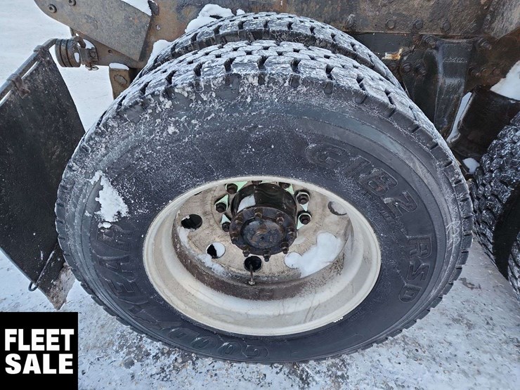 2011-freightliner-coronado-122-sd-image-13