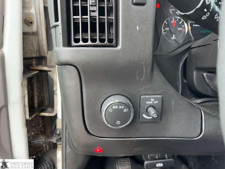 2017-chevrolet-express-g3500-image-25