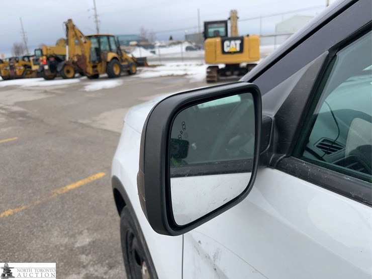 2018-ford-explorer-image-35