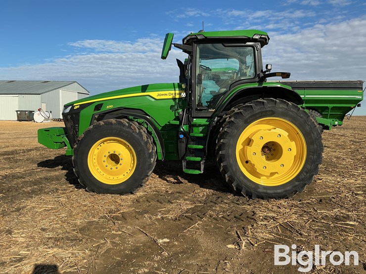 2024-john-deere-8r-370-image-8
