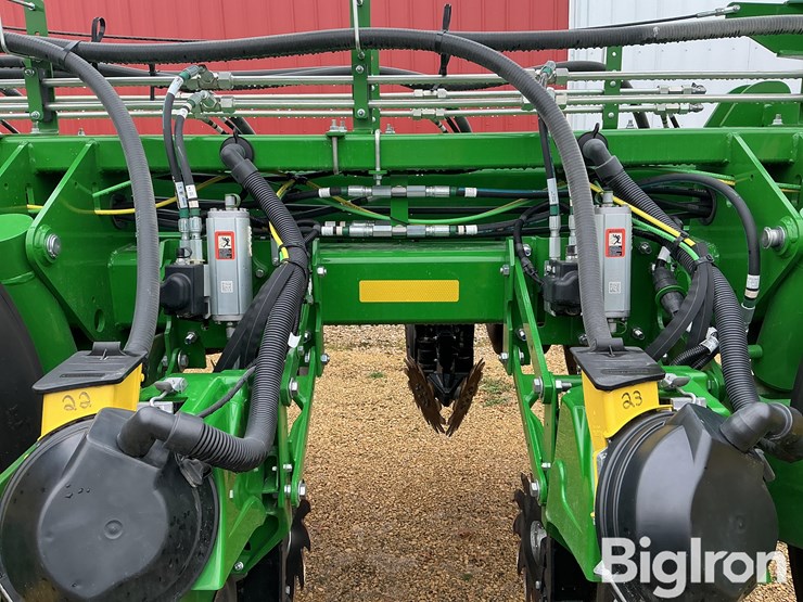 2025-john-deere-1775nt-image-11