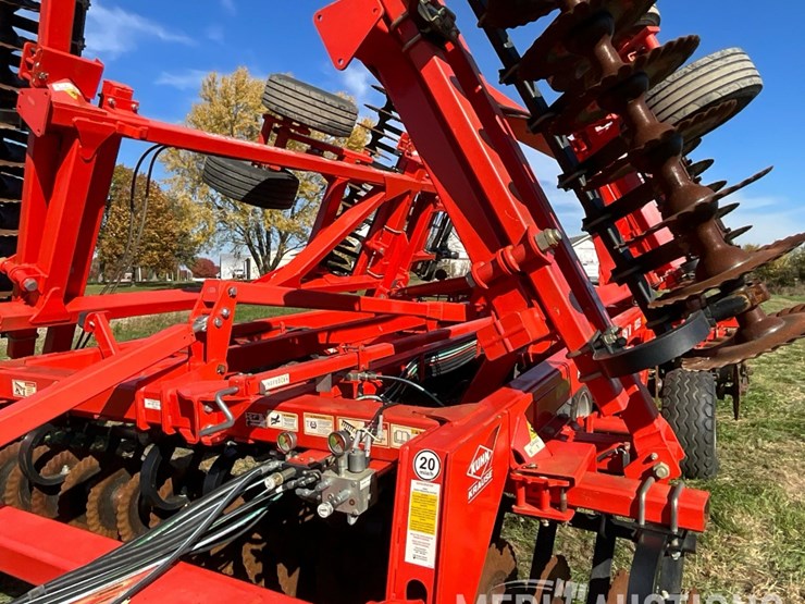 2016-kuhn-krause-8005-excelerator-verticle-tillage-tool-image-13