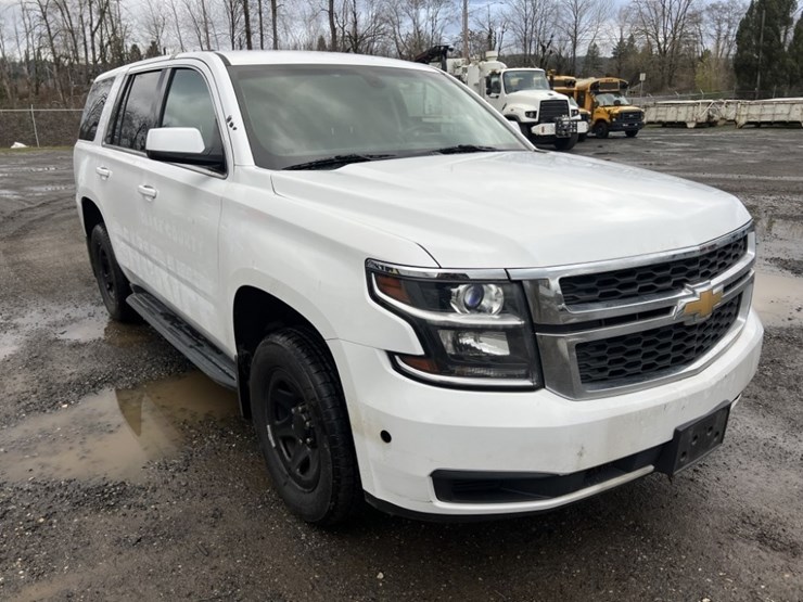 2017-chevrolet-tahoe-image-2