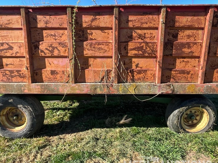 metal-barge-box-on-john-deere-running-gear-image-16