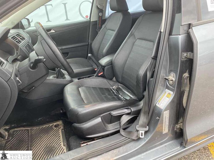 2011-volkswagen-jetta-comfortline-4dr-sedan-image-15