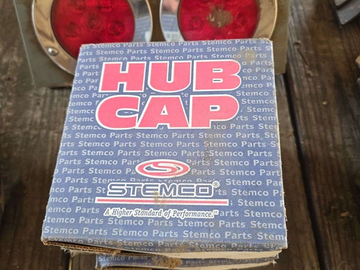 stemco-hub-caps-and-lights-image-2
