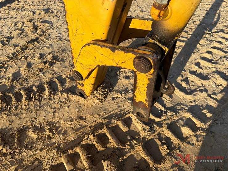 new-holland-555e-image-9