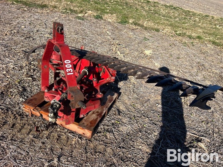 international-1300-image-10