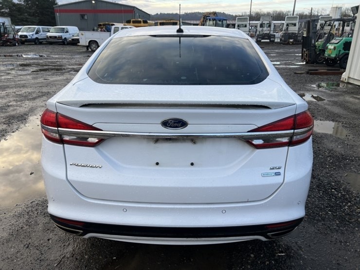 2017-ford-fusion-se-awd-sedan-image-5