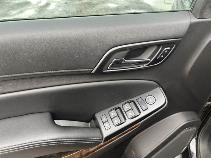 2016-chevrolet-suburban-image-27