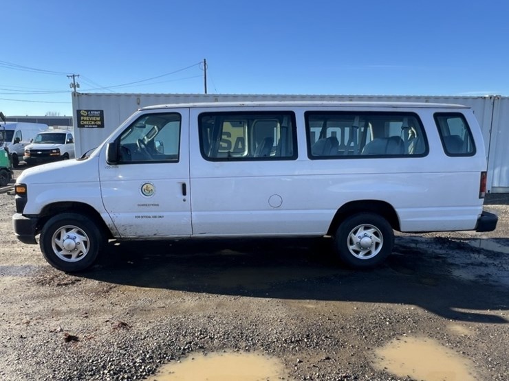 2011-ford-e350-image-7