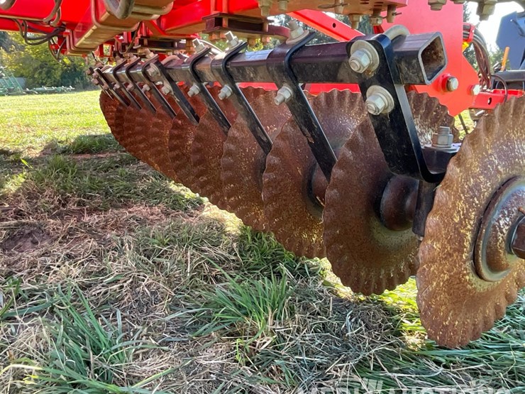 2016-kuhn-krause-8005-excelerator-verticle-tillage-tool-image-57