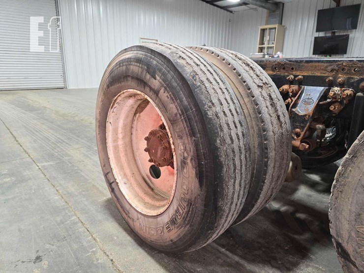 2012-mack-granite-gu713-image-26