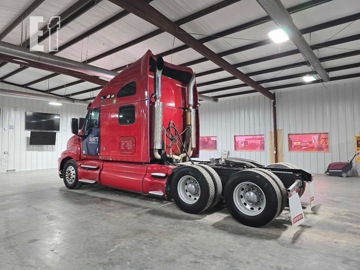 2016-kenworth-t2000-image-4