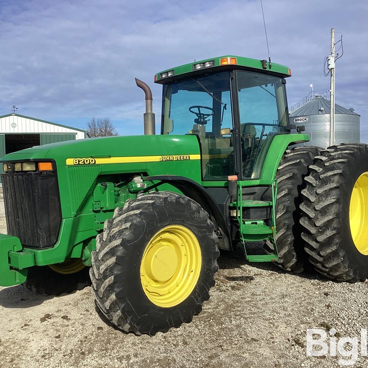 1995 JOHN DEERE 8200
