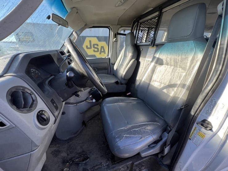 2011-ford-e350-image-24