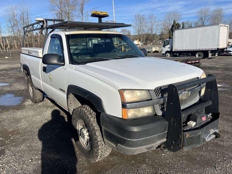 2004-chevrolet-silverado-3500-image-2