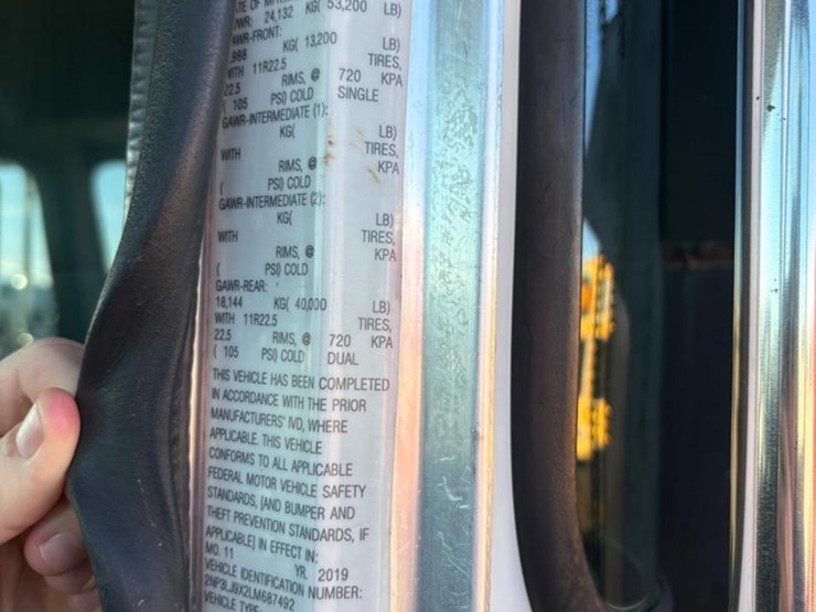 2020-peterbilt-348-image-8