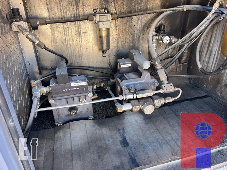 2015-freightliner-business-class-m2-106-image-6