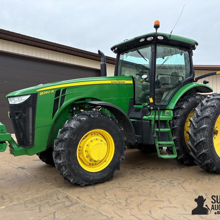 2011 JOHN DEERE 8260R