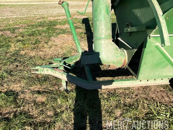 tandem-axle-2-compartment-feed-wagon-image-15