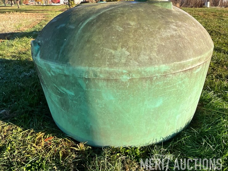 green-1100-gallon-poly-tank-image-7