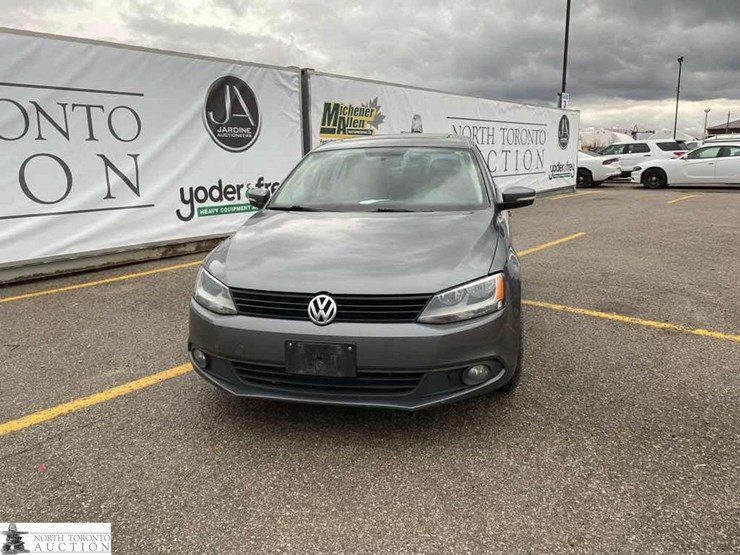 2011-volkswagen-jetta-comfortline-4dr-sedan-image-2