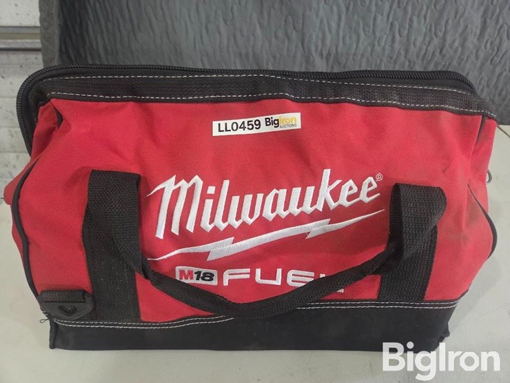 milwaukee-1"-square-ring-impact-wrench-image-17