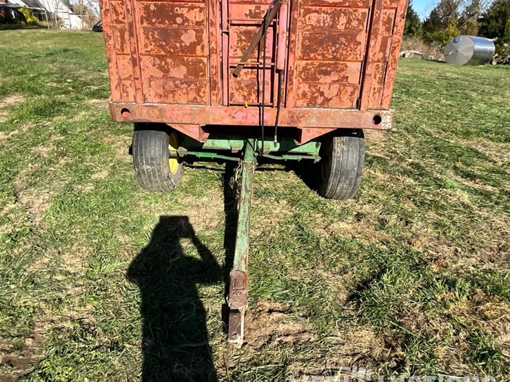 metal-barge-box-on-john-deere-running-gear-image-11