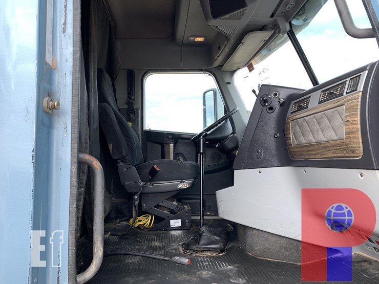 2016-freightliner-coronado-122-sd-image-6