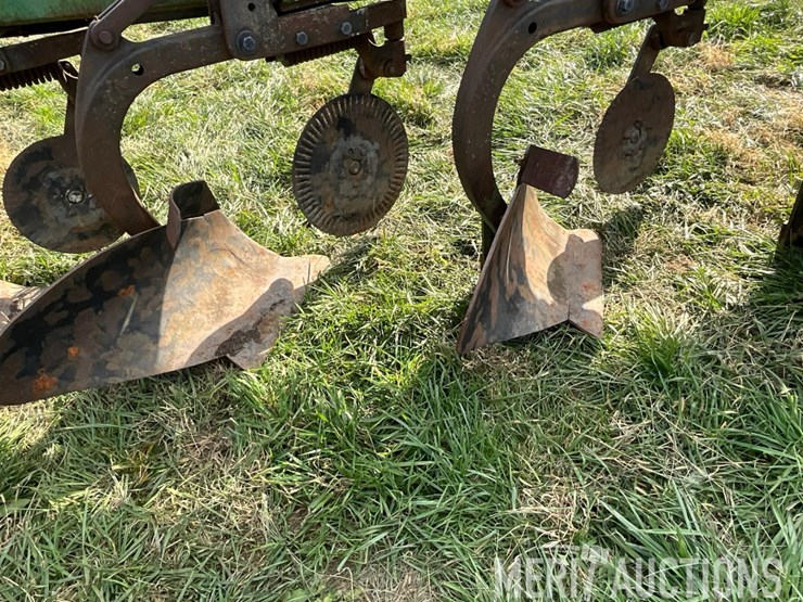 john-deere-2810-image-33