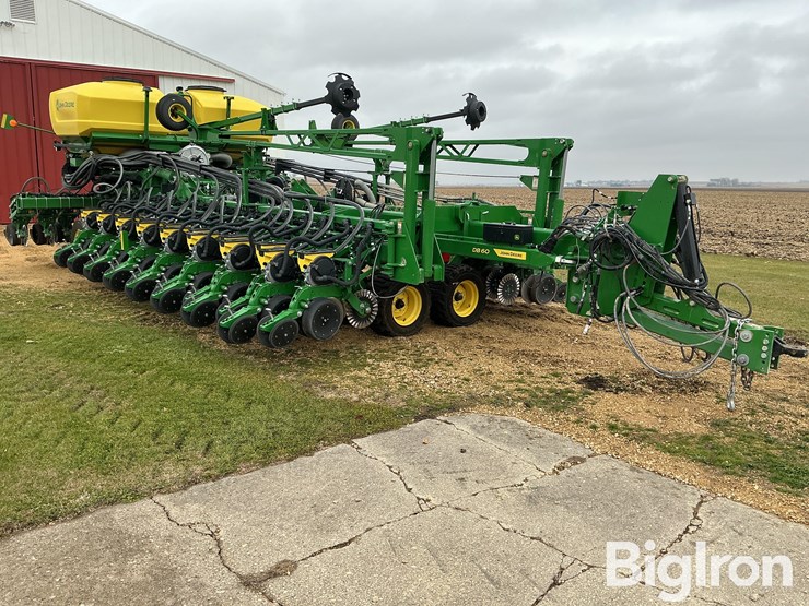 2025-john-deere-db60-image-3