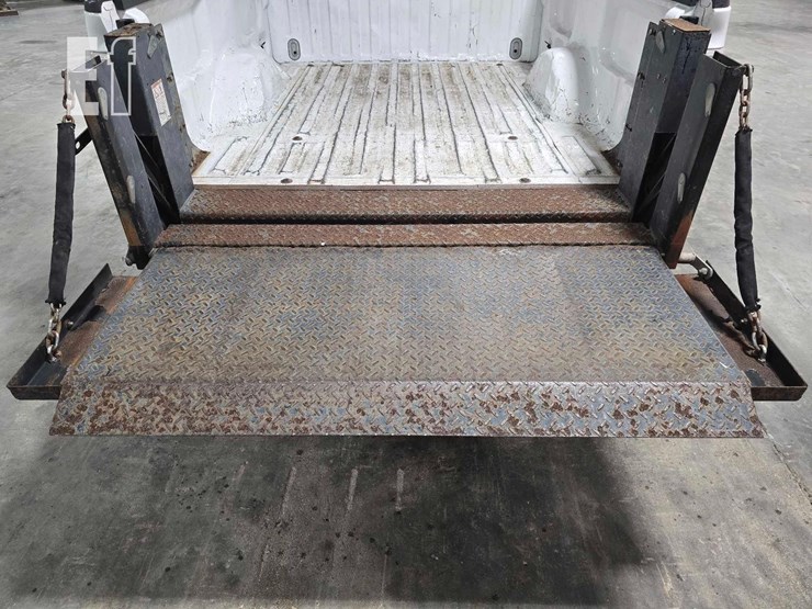 2013-ford-f150-xlt-image-12