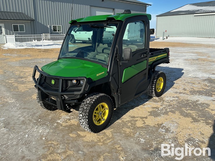 2023-john-deere-gator-image-1