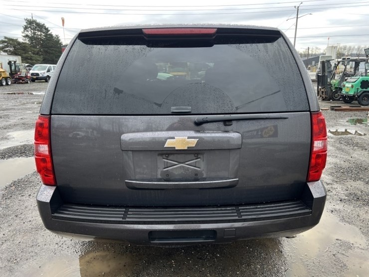 2011-chevrolet-tahoe-image-5