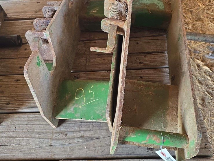 2-quick-attach-hook-ups-for-jd-loader-image-3