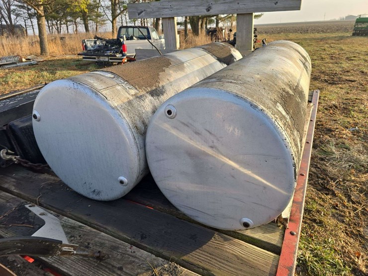 2-115-gallon-western-star-side-fuel-tanks-with-brackets-and-bands-image-1