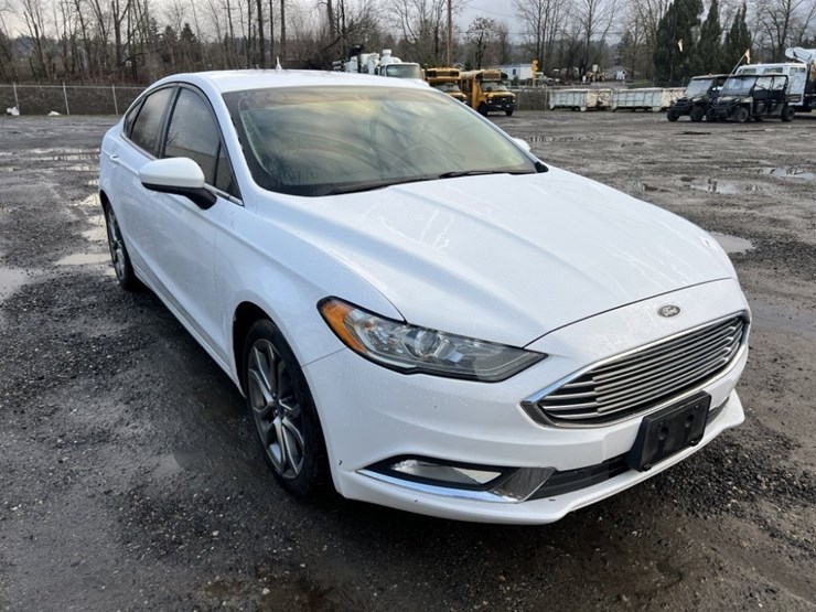 2017-ford-fusion-se-awd-sedan-image-2